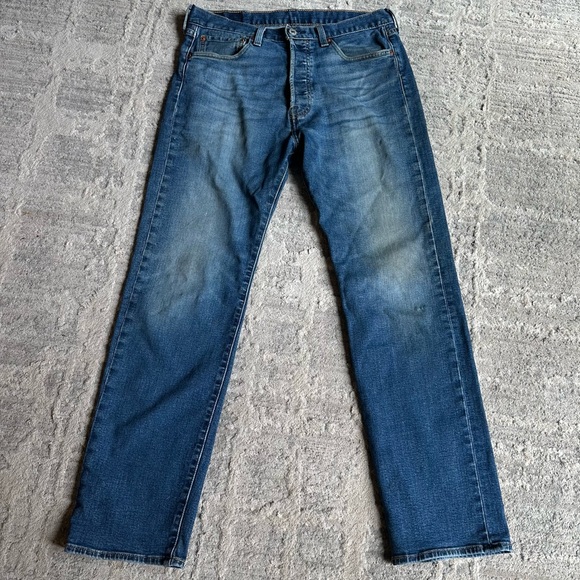 Levi’s 501 Button Fly Worn Distressed Color No Rips Or Holes‎ Classic 32x32 - Picture 2 of 9